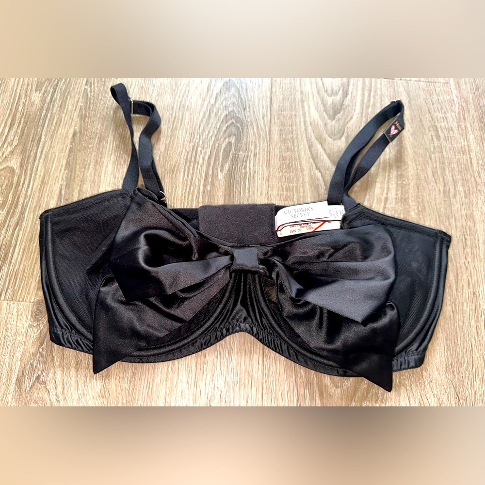 NEW Victoria Secret Bra - Bow Front